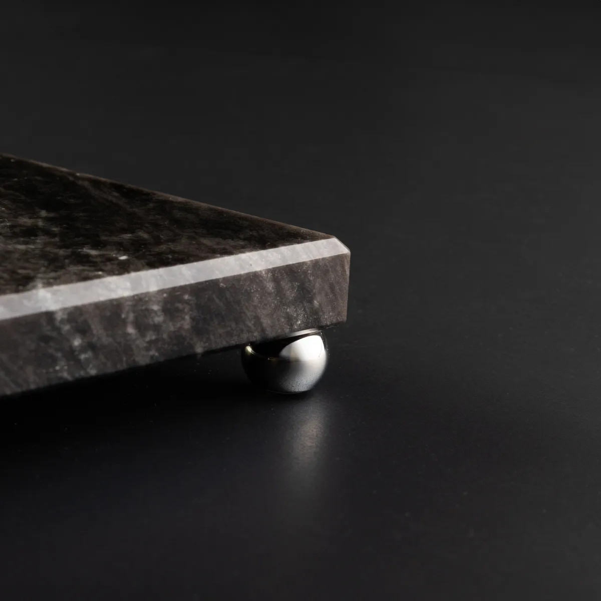 Cheesboard with limited obsidian